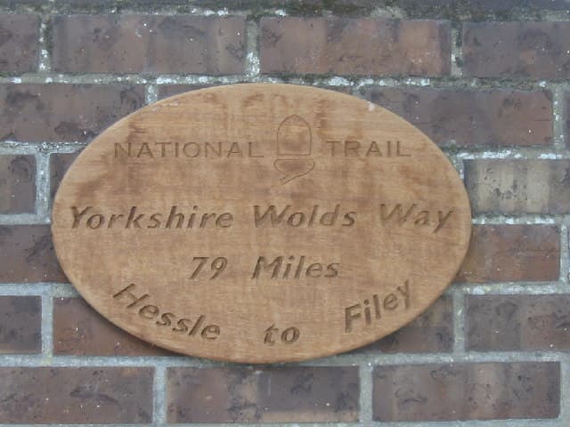 National Trail waymark sign for the Yorkshire Wolds Way.